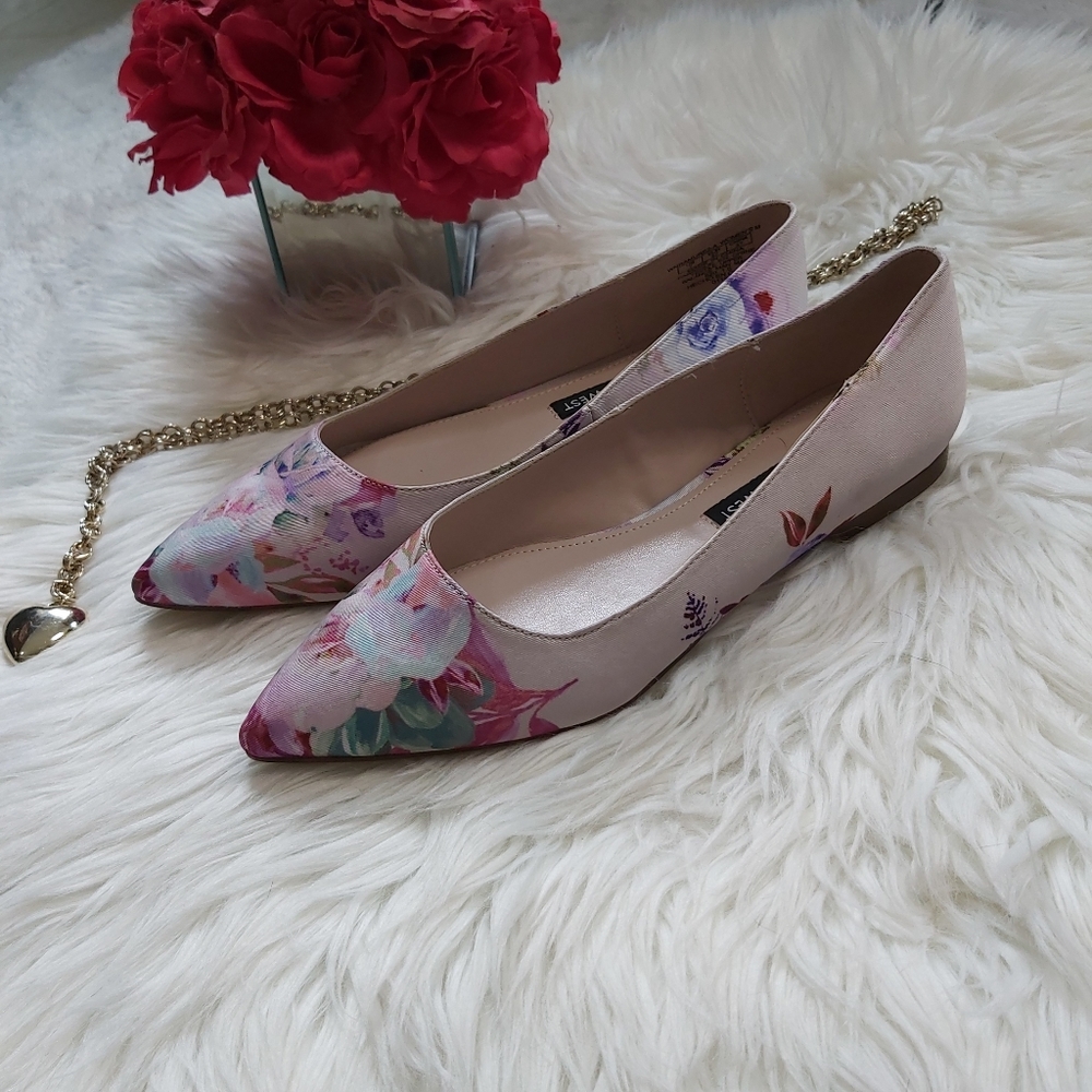 NWT Nine West Pointy Floral Flat YGK Vintage Vibes